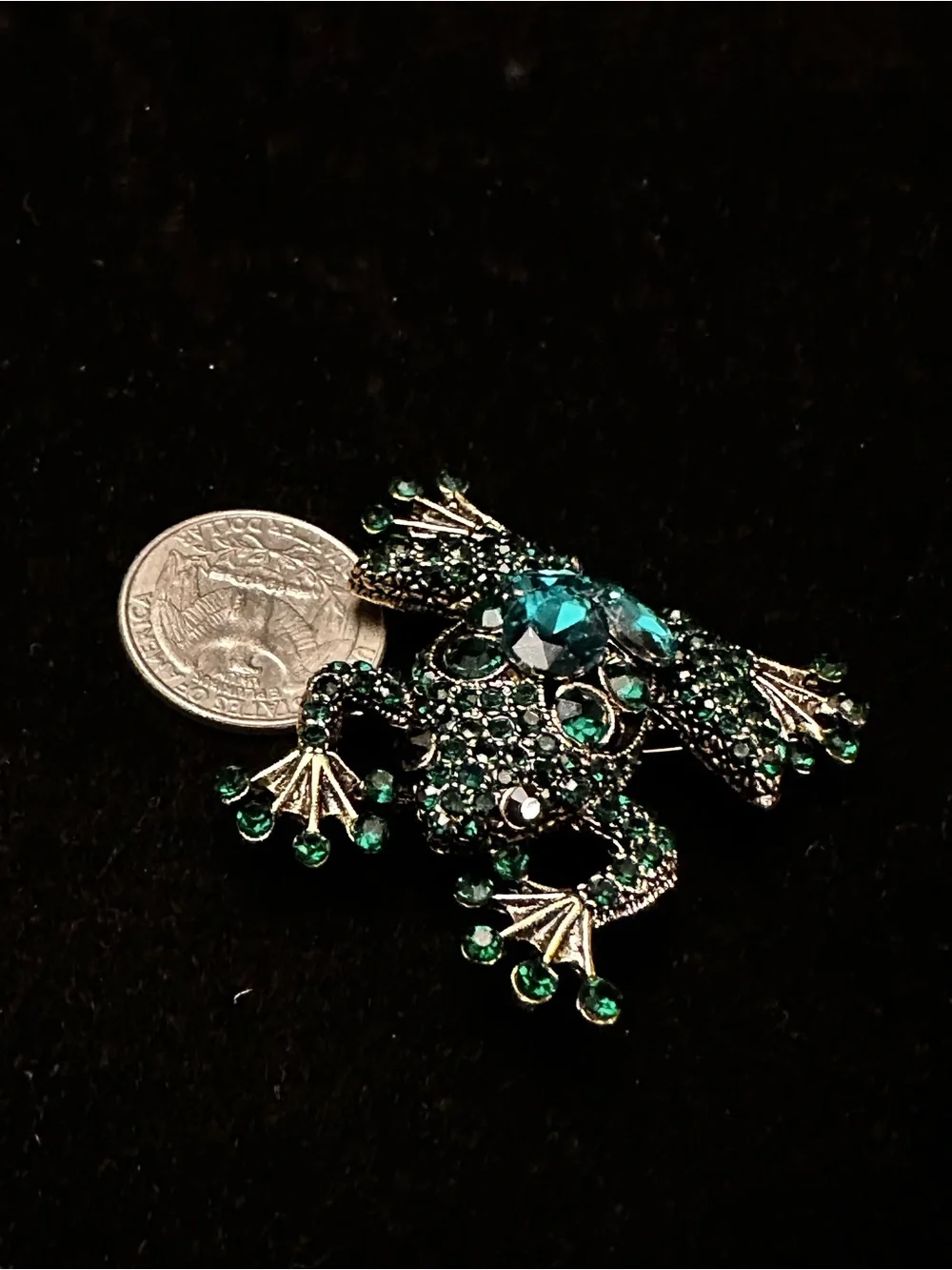 Emerald Green Glass ornate Large Frog Brooch/Pin - Women Jewelry